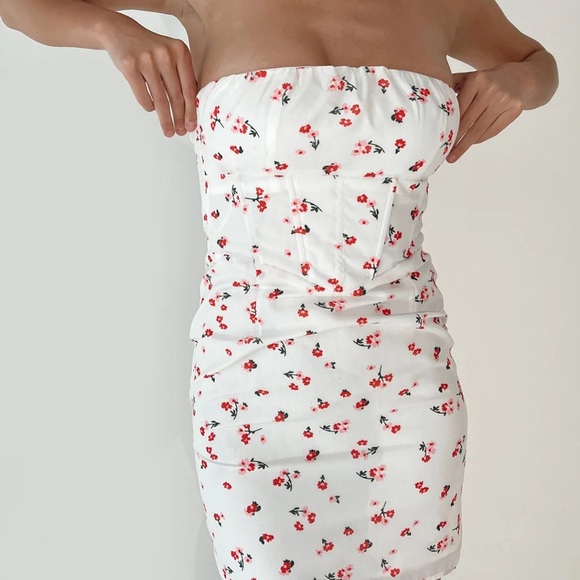 Princess Polly Floral Mini Dress - Picture 2 of 6